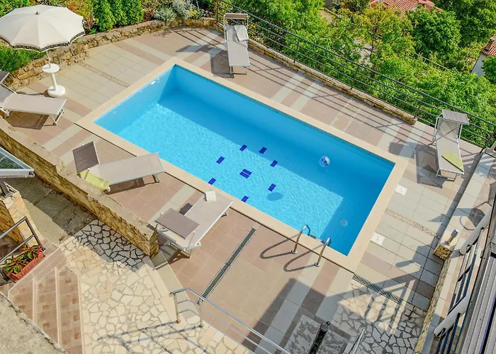4 Bedroom Beautiful Home In Rabac