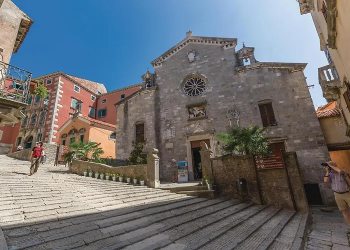 4 Bedroom Beautiful Home In Rabac